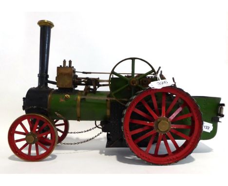 Live Steam Traction Engine finished in green with brass boiler bands, single cylinder motor 17'', 43cm (G-F)