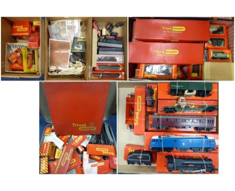 Triang OO Gauge A Collection Of Locomotives, Rolling Stock And Other Items including R753 BO-BO Pantograph locomotive E3001 a