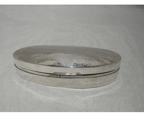 A silver trinket box of lozenge form having hinged lid and planished finish, Birmingham 1918, Deakin & FrancisNO VISIBLE FAUL