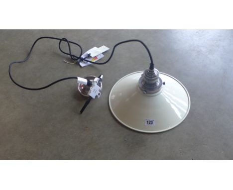 A Culinary Concepts hanging cream light - Diameter 28cm - new, boxed