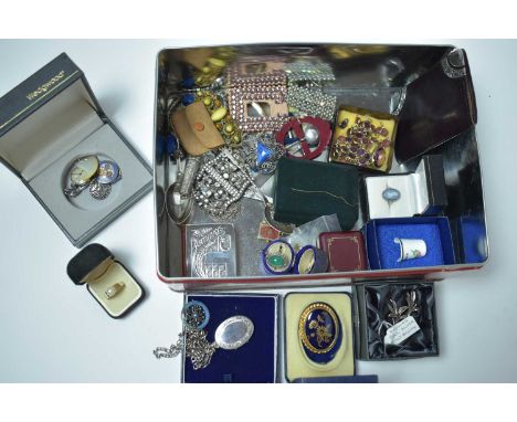 A group of antique and vintage jewellery and accoutrements, including a yellow-metal and green stone dress ring, stamped '9ct