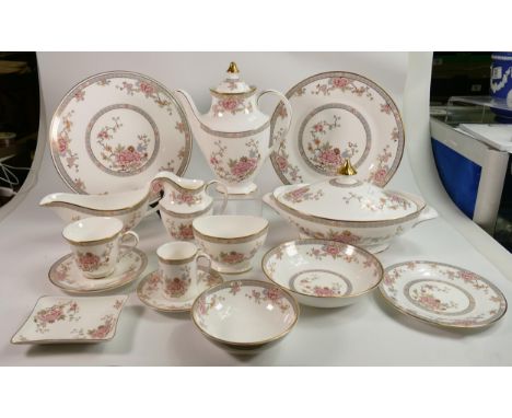 A extensive Collection of Royal Doulton Canton Patterned Tea, Coffee &amp; Dinner Ware to include: tureens, Open Veg Bowls, D