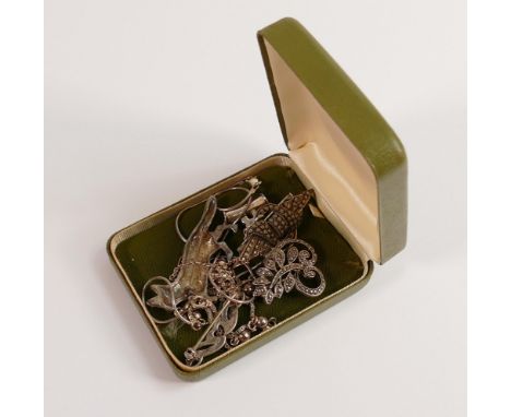 a collection of Silver jewellery including Fox brooch, marquisate brooches, pendant and chain etc, 34.5g. 