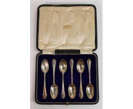 A set of Silver hallmarked teaspoons in display case, 64g: 