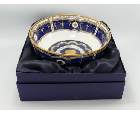 Boxed Royal Worcester Diamond Wedding Royal Commemorative Fruit Bowl: diameter 23cm 