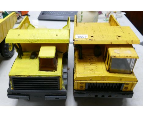 Tonka Mighty Dumper truck &amp; similar small item, largest 47cm(2) 