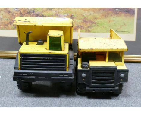 Tonka Mighty Dumper truck &amp; similar small item, largest 41cm(2) 
