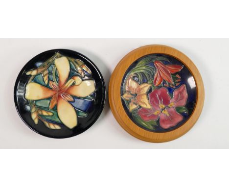 Framed Moorcroft Collectors Club Coater in Tigris Pattern together with similar Panache patterned item, largest diameter 13.5