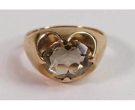 9ct gold hallmarked smokey quartz / Cairngorm set ring, weight 2.7g, size K. 