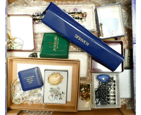 Tray lot of costume jewellery including earrings, brooches, a very pretty sold silver golfing brooch and necklaces etc.  A pl