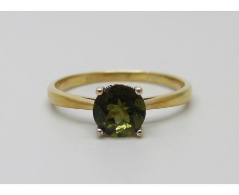 A silver gilt green moldavite solitaire ring, S