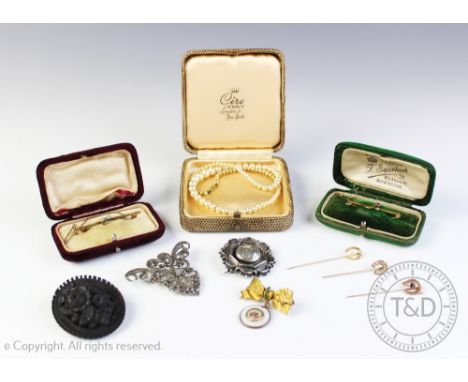 A selection of assorted jewellery to include; two 9ct gold bar brooches, each set with opal, split seed pearl and synthetic c