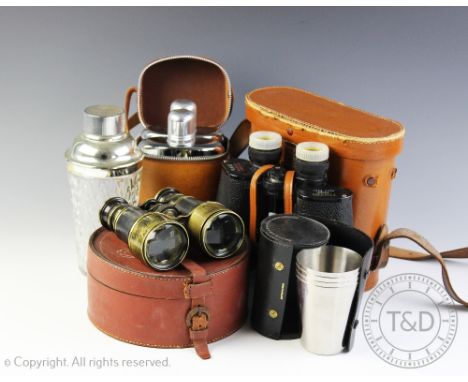 A selection of vintage items to include a cased pair of silver plated hip flasks, a pair of cased Tohwoh Tokyo binoculars, a 