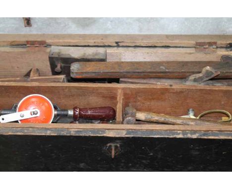 TOOLBOX WITH VINTAGE CARPENTERS TOOLS
including a hand drill, planes, rules, screw drivers etc, all inside a black rectangula