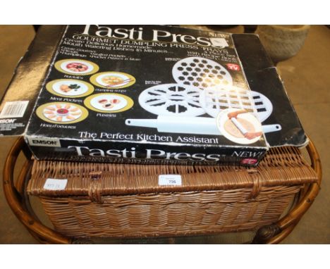 Fortnum and Mason picnic hamper