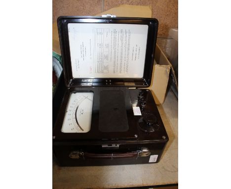 Vintage Bakelite and Chrome AC/DC Voltmeter by Sangamo Weston, Enfield, London. Signed Certificate of Standardisation on inne