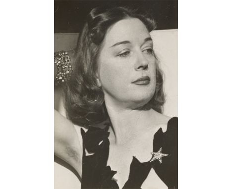 Man Ray (d.i.&nbsp;Emmanuel Rudnitzky) (Philadelphia 1890 – 1976 Paris). „Dorothea Tanning“. 1942Vintage. Silbergelatineabzug