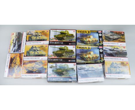 14 x Academy 1:48 scale plastic model kits, all tanks, some motorised. E, unused.