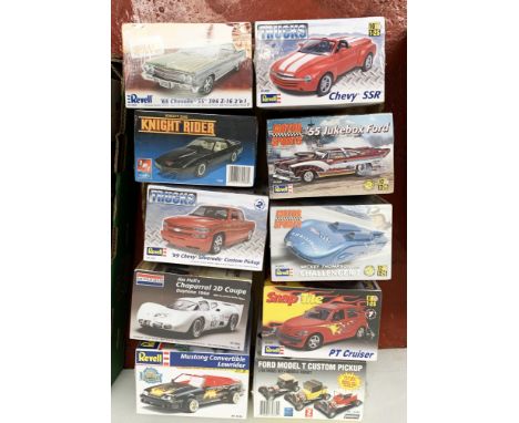 10 x 1:24 and 1:25 scale plastic model kits by Revell Lindberg and similar, all trucks and cars. Sealed.