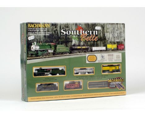 N gauge. Bachmann 24019 Southern Belle train set, to include: 0-6-0 SR green locomotive; four coaches; track; etc. Boxed and 