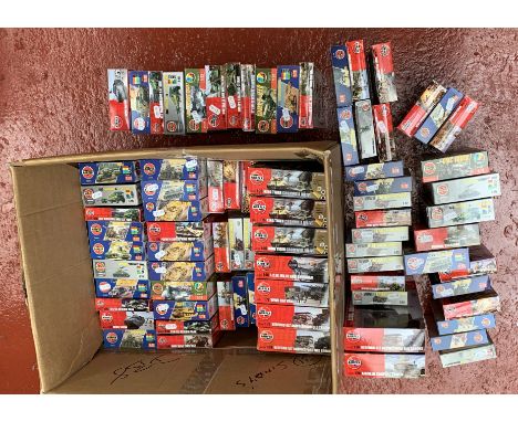 78 x Airfix 1:72 and 1:76 scale military related plastic model kits and figures. Boxed, unstarted/complete.