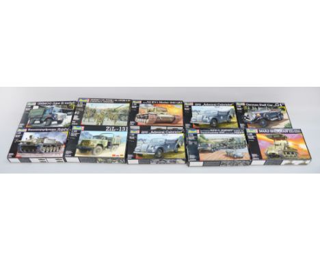 10 x Revell military related plastic model kits, 1:72 and 1:35 scale, including: 03099; 03245; etc. Boxed, unstarted and comp