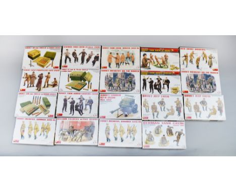 19 x MiniArt 1:35 scale plastic military figure sets. Boxed and complete.