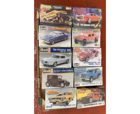 10 x 1:24 and 1:25 scale plastic model kits, all cars and trucks by Revell and Monogram. Sealed.