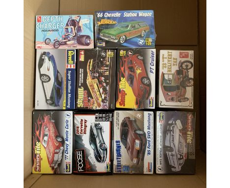 10 x 1:25 scale plastic model kits, all cars, by Revell, Monogram and similar. Boxed, unstarted and complete.