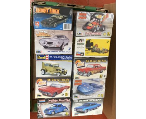 10 x 1:24 and 1:25 scale plastic model kits by Revell and Monogram, all cars, including Knight Rider. Sealed.