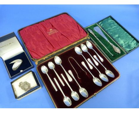 A mixed collection of twelve silver Teaspoons and Sugar Nips, various marks, in presentation case, together with a silver Mus