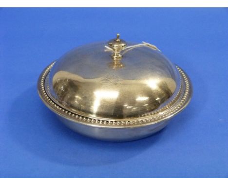 A George V silver Muffin Dish with liner, by Mappin & Webb, hallmarked Sheffield, 1912, of traditional circular form with bea