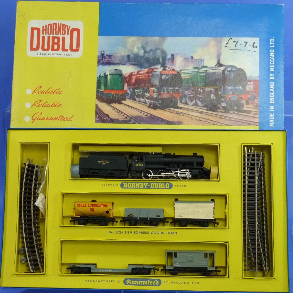 Hornby Dublo; Set 2024 280 Express Goods Train 2rail electric Train