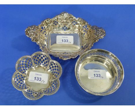 A pretty George V silver Bonbon Dish, by Synyer & Beddoes, hallmarked Birmingham, 1929, of pierced and lobed form on three br