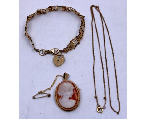 Selection of 9ct Gold Jewellery.  To include a 9ct Gold Multi-functional Cameo Brooch/Pendant, 9ct Gold Gate Bracelet and a f
