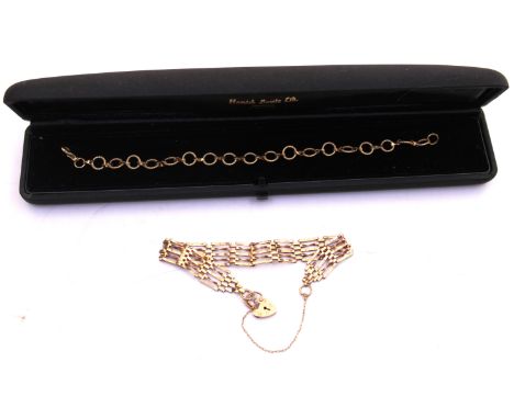 Two pieces of 9ct Gold Jewellery.  To include a 9ct Gold Circle Discs Bracelet and a 9ct Gold Gate Bracelet.  The 9ct Gold Ci