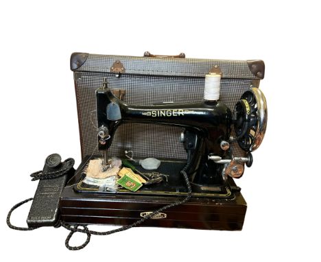 A 1950s singer sewing machine in case, model number on plaque R 192 869, untested (1)  