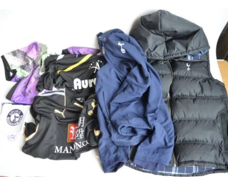 Collection of Tottenham Hotspur branded clothing to include a supporters scarf, 3x football shirts and 2 jackets (sizes L and