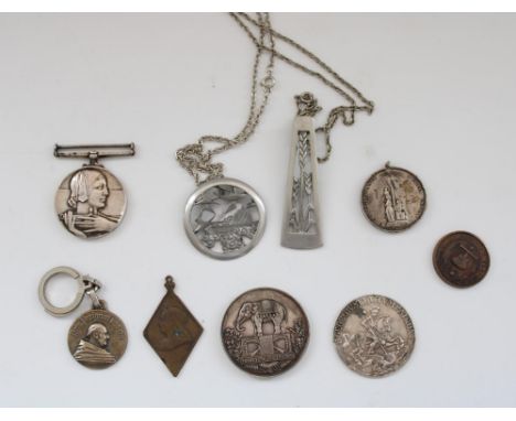 Selection of civilian medals, awards and enamel badges incl. Voluntary Medical Service medal, Rifle Association of Southern I