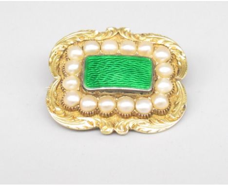 Will. IV yellow metal shaped rectangular brooch set with green enamel panel surrounded by a pearl border, with memorial inscr