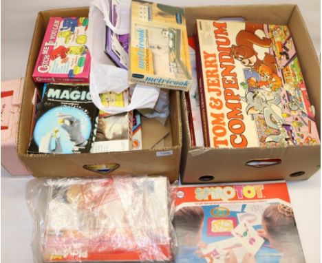 1980's boxed vintage games and toys including Peter Pan Etch-A-Sketch, Sprio 2000, Spirograph, Berwick Tom &amp; Jerry Compen