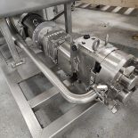 Pump Waukesha SPX Model 30 U1 Tank 80 Lit 2.5 botom discharge, with pipe and triclamp clips. All