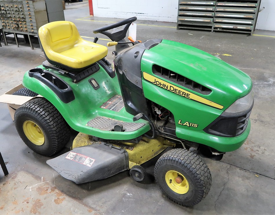 John Deere La 115 Riding Lawn Mower, 19.5Hp