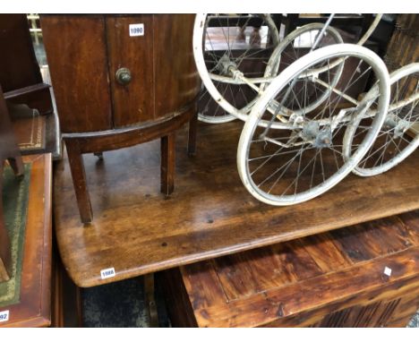 AN ERCOL TYPE OAK REFECTORY TABLE TOGETHER WITH A STAINED HARDWOOD TRUNK 