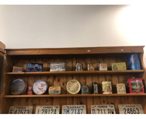A QUANTITY OF VINTAGE STYLE TINS