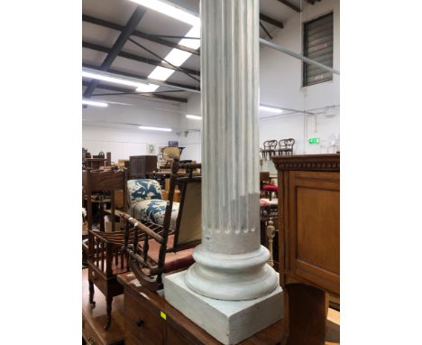 A VINTAGE PAINTED WOOD DISPLAY PEDESTAL. 
