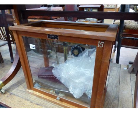 A VINTAGE SCIENTIFIC BALANCE 
