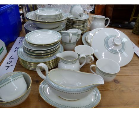A ROYAL DOULTON BERKSHIRE PATTERN PART TEA AND DINNER SERVICE.