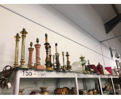 FOURTEEN TABLE LAMPS, AN OIL LAMP AND A SELECTION OF SHADES