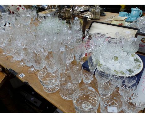 A COLLECTION OF VINTAGE DRINKING GLASSWARES, TO INCLUDE STUART CRYSTAL ETC. 
